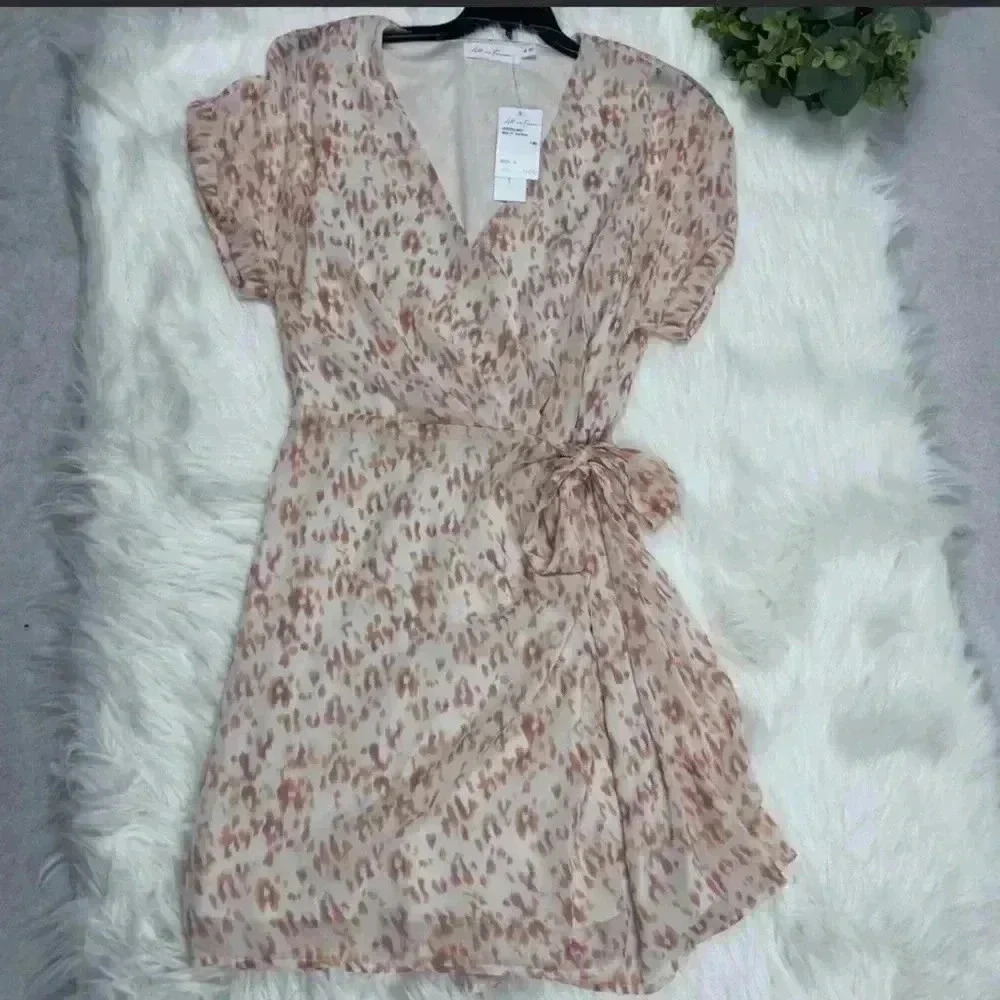 All in Favor Dress Multicolor Animal Print V Neck Tie Waist Short Sheer Medium - Picture 2 of 11